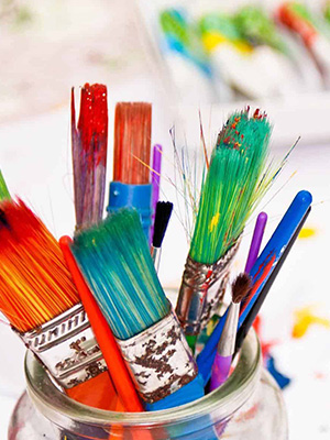 روزنامة مناقشة مذكّرات ماجستير البحث في الفنون التشكيلية بعنوان السنة الجامعيّة 2024-2025